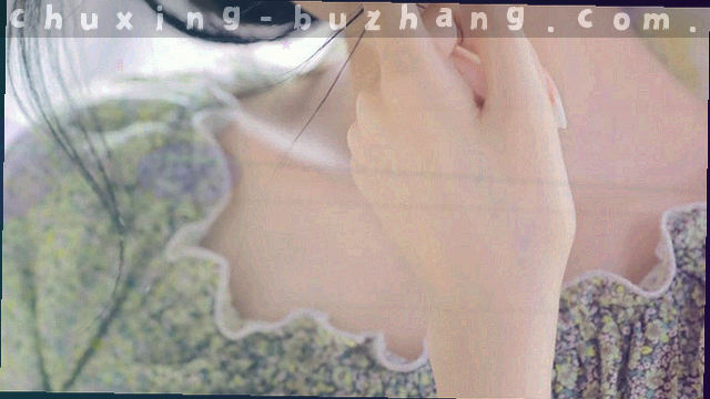 《最后一班高铁》夜晚站台上项目组集合的剧照